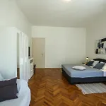 Апартаменти Ljubica With Shared Bathroom Задар