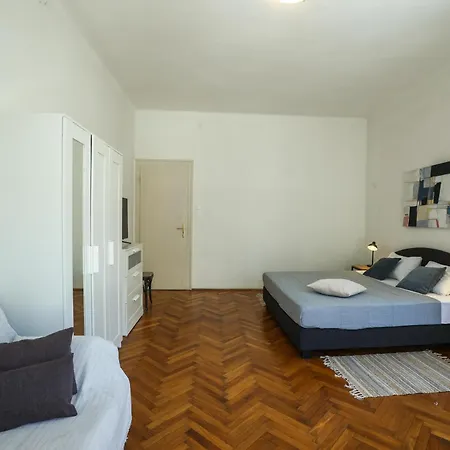 Apartman Ljubica With Shared Bathroom Zára