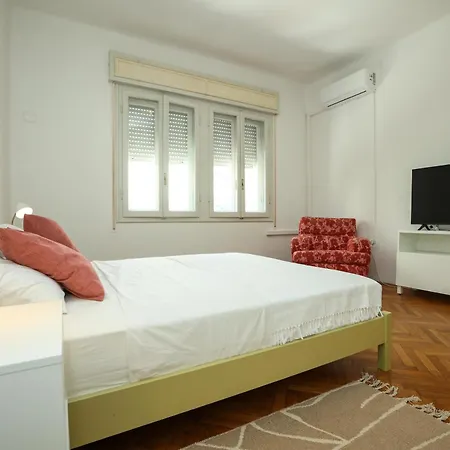 Ljubica With Shared Bathroom Apartman