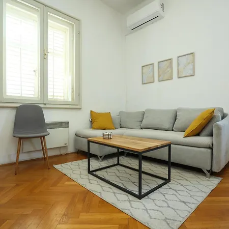 Ljubica With Shared Bathroom Apartman Zára