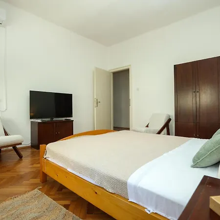 Ljubica With Shared Bathroom Apartman