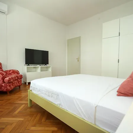 Ljubica With Shared Bathroom Apartman