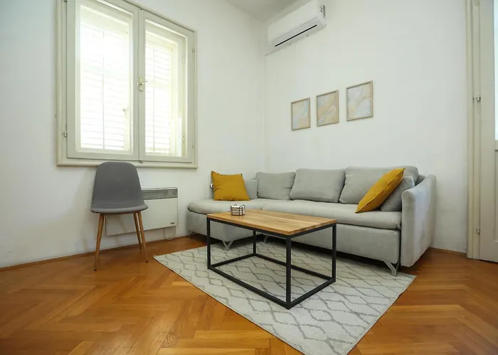 Ljubica With Shared Bathroom Lägenhet Zadar