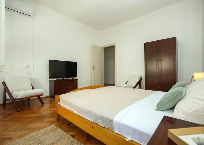 Ljubica With Shared Bathroom Lägenhet