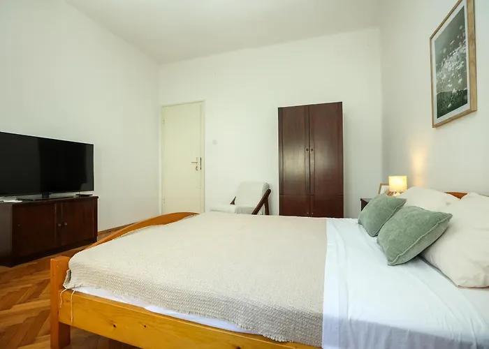 Ljubica With Shared Bathroom Lägenhet Zadar